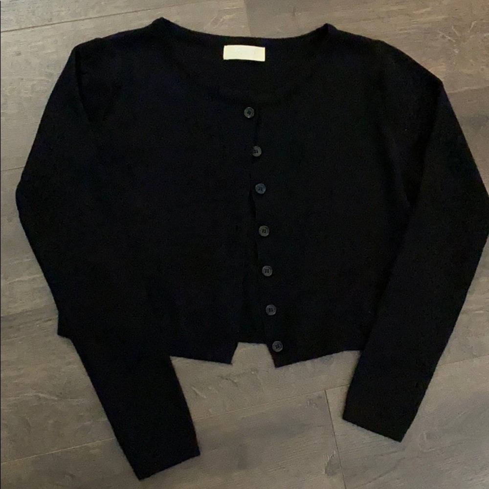 Black long sleeve button up crop top